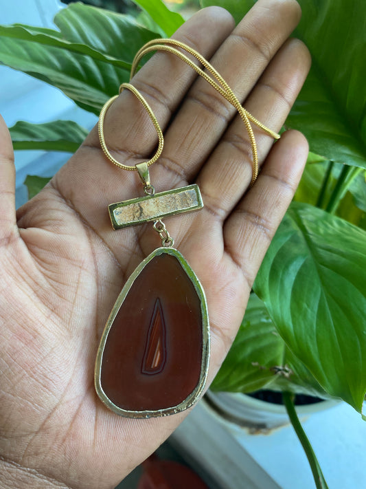 Grounded Glow – Gold Necklace with Red Agate Slice Pendant (22”)